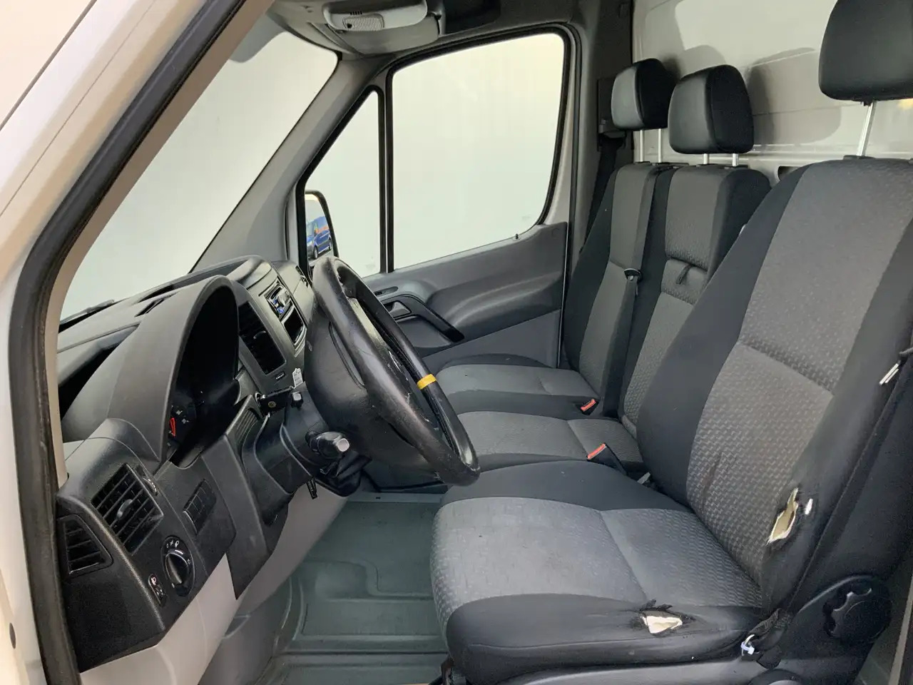 Volkswagen Crafter 35 2.0 TDI L3H1 Glasresteel Airco Cruise 3 Zits UI - Furgonas su krovinių dėže, Komunalinė/ Specializuota technika: foto 3 Volkswagen Crafter 35 2.0 TDI L3H1 Glasresteel Airco Cruise 3 Zits UI - Furgonas su krovinių dėže, Komunalinė/ Specializuota technika: foto 3