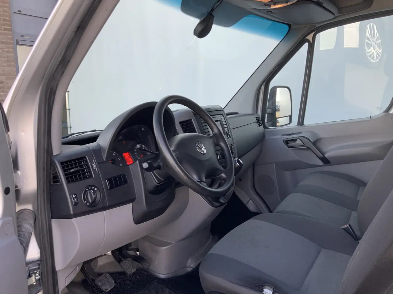 Volkswagen Crafter 46 2.0 TDI L3H1 Airco Cruise Lucht Geveerd Lier Tr - Evakuatorius: foto 5 Volkswagen Crafter 46 2.0 TDI L3H1 Airco Cruise Lucht Geveerd Lier Tr - Evakuatorius: foto 5