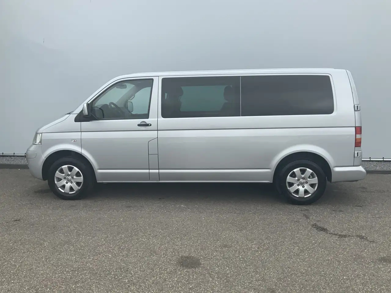Volkswagen T5 Transporter 2.5 TDI 340 Automaat Trendline Dub Cab 5 Zits Leer - Komercinis automobilis su dviguba kabina: foto 3 Volkswagen T5 Transporter 2.5 TDI 340 Automaat Trendline Dub Cab 5 Zits Leer - Komercinis automobilis su dviguba kabina: foto 3