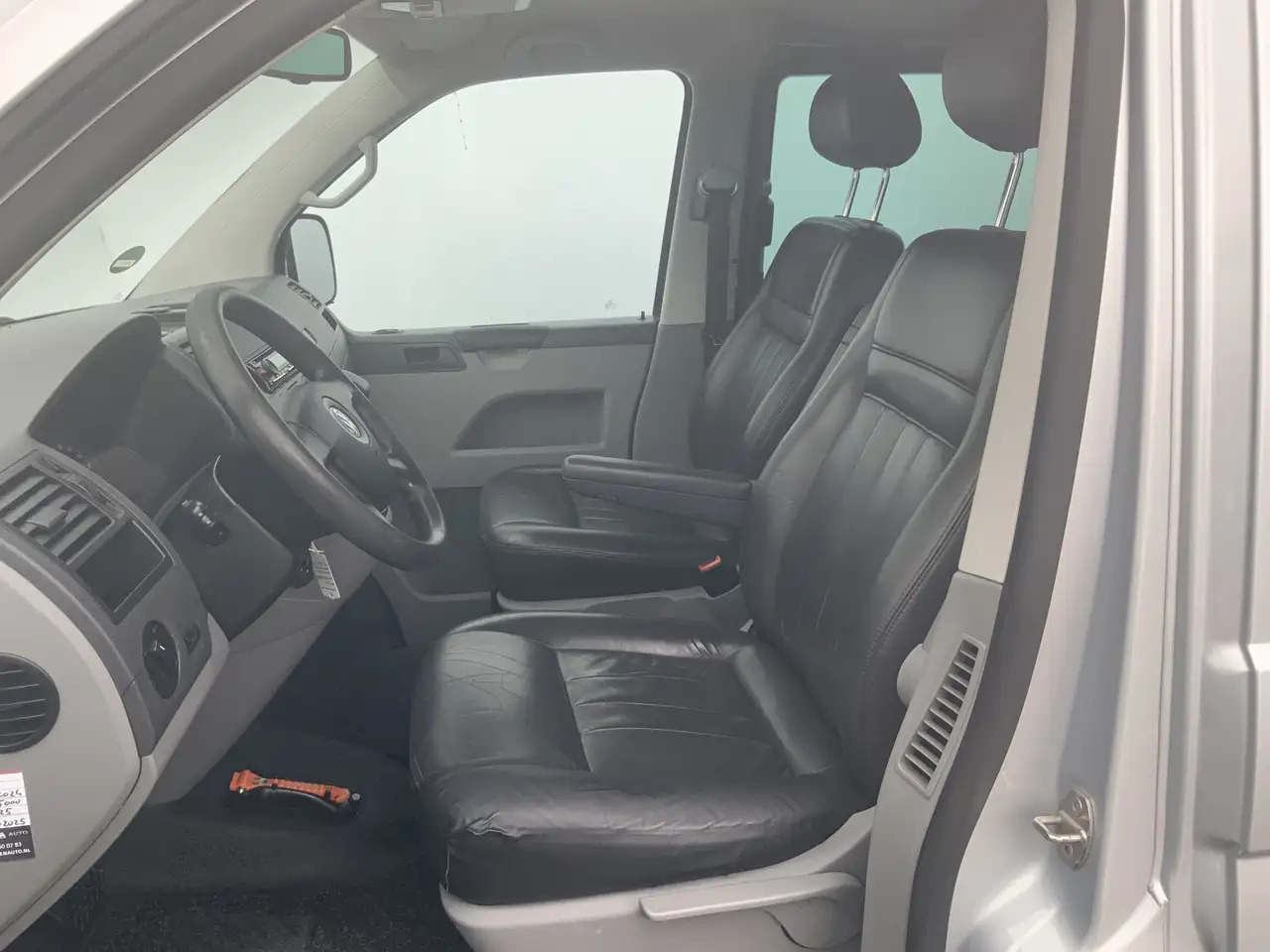 Volkswagen T5 Transporter 2.5 TDI 340 Automaat Trendline Dub Cab 5 Zits Leer - Komercinis automobilis su dviguba kabina: foto 5 Volkswagen T5 Transporter 2.5 TDI 340 Automaat Trendline Dub Cab 5 Zits Leer - Komercinis automobilis su dviguba kabina: foto 5