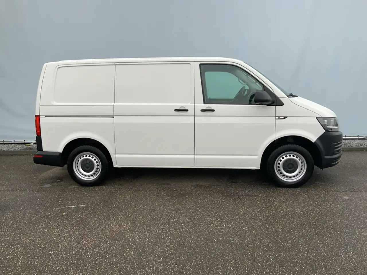 Volkswagen T6 Transporter 2.0 TDI L1H1 Comfortline Airco Navi Trekhaak 2200 - Krovininis mikroautobusas: foto 4 Volkswagen T6 Transporter 2.0 TDI L1H1 Comfortline Airco Navi Trekhaak 2200 - Krovininis mikroautobusas: foto 4