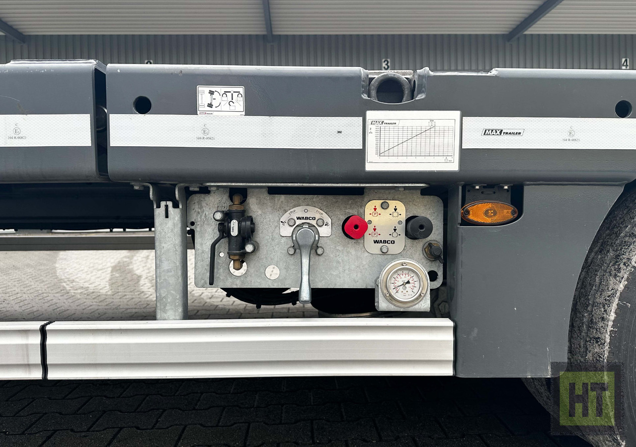Faymonville MAX Trailer 3-Achs-Semi mit hydr. Ladeboden und hydr. Ramen - Žemo profilio platforma puspriekabė: foto 4 Faymonville MAX Trailer 3-Achs-Semi mit hydr. Ladeboden und hydr. Ramen - Žemo profilio platforma puspriekabė: foto 4