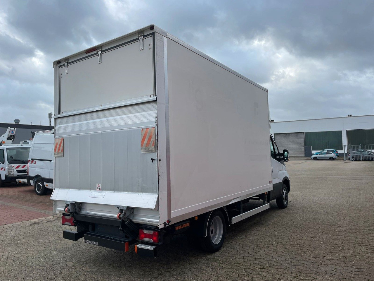 Iveco Daily Koffer 4.2m Ladebordwand Dhollandia Klima - Furgonas su krovinių dėže: foto 4 Iveco Daily Koffer 4.2m Ladebordwand Dhollandia Klima - Furgonas su krovinių dėže: foto 4