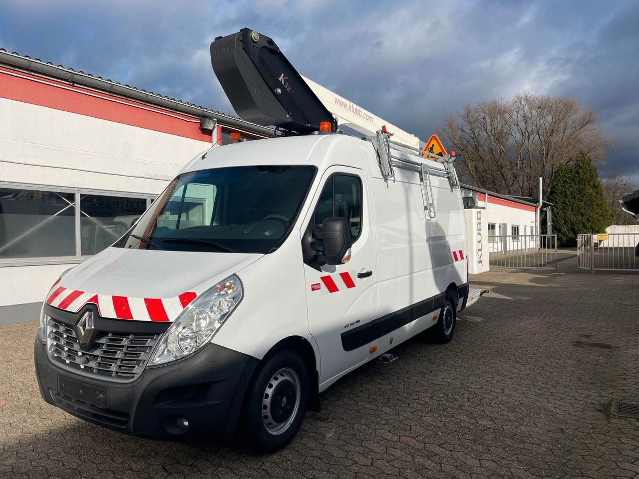 Renault Master Hubarbeitsbühne 2 Personen Korb bis 200kg - Autobokštelio: foto 1 Renault Master Hubarbeitsbühne 2 Personen Korb bis 200kg - Autobokštelio: foto 1