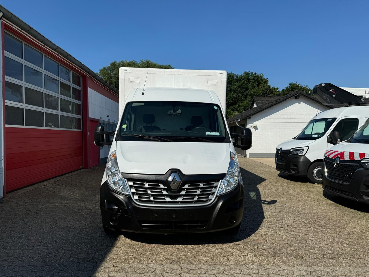 Renault Master Koffer mit Auffahrrampe 1200kg Nutzlast - Furgonas su krovinių dėže: foto 2 Renault Master Koffer mit Auffahrrampe 1200kg Nutzlast - Furgonas su krovinių dėže: foto 2
