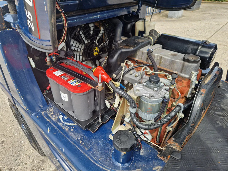 Caterpillar DP25K met breed vorkenbord - Dyzelinis krautuvas: foto 5 Caterpillar DP25K met breed vorkenbord - Dyzelinis krautuvas: foto 5