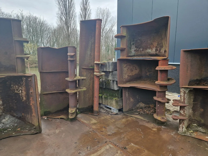 Diversen bakken penmaat 60 met en zonder tanden - Kaušas - Statybinė technika: foto 3 Diversen bakken penmaat 60 met en zonder tanden - Kaušas - Statybinė technika: foto 3