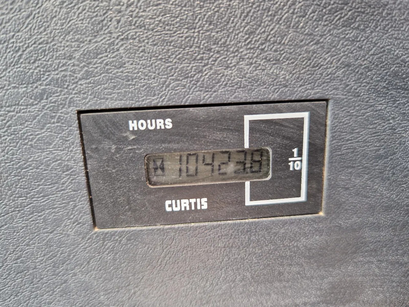 Ratinis ekskavatorius Hyundai Robex 140W-9 met airco: foto 7