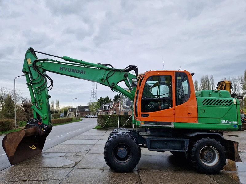 Hyundai Robex 160W-9A met 6-cilinder Cummins motor - Ratinis ekskavatorius: foto 1 Hyundai Robex 160W-9A met 6-cilinder Cummins motor - Ratinis ekskavatorius: foto 1