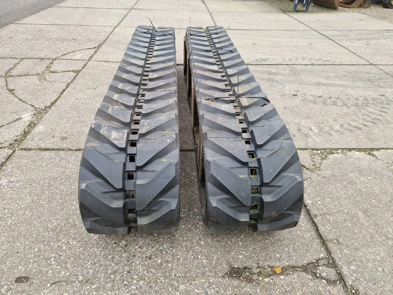 Komatsu nieuwe tracks t.b.v. PC75 tot PC88 - Vikšrai - Sunkvežimis: foto 3 Komatsu nieuwe tracks t.b.v. PC75 tot PC88 - Vikšrai - Sunkvežimis: foto 3