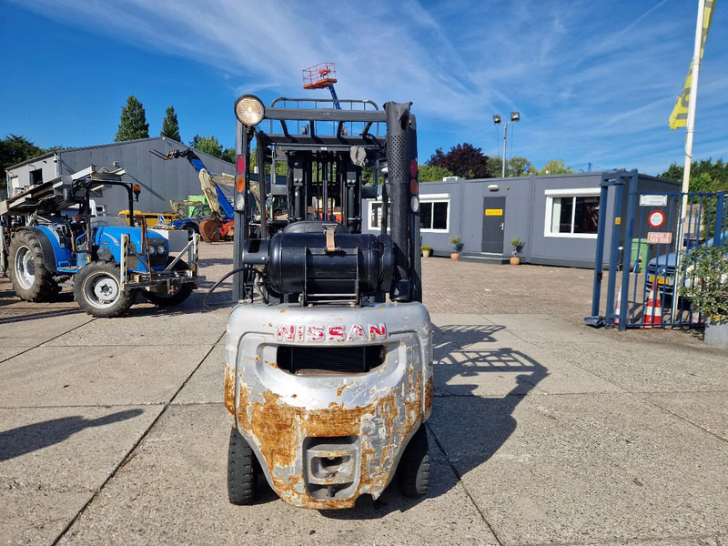 Nissan 1800 kg. LPG met keuring - Dujinis krautuvas: foto 4 Nissan 1800 kg. LPG met keuring - Dujinis krautuvas: foto 4