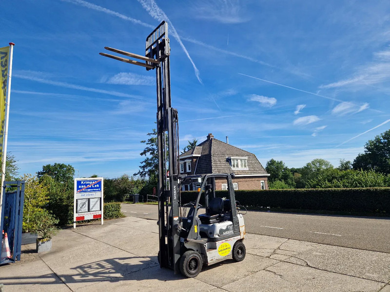 Nissan 1800 kg. LPG met keuring - Dujinis krautuvas: foto 2 Nissan 1800 kg. LPG met keuring - Dujinis krautuvas: foto 2