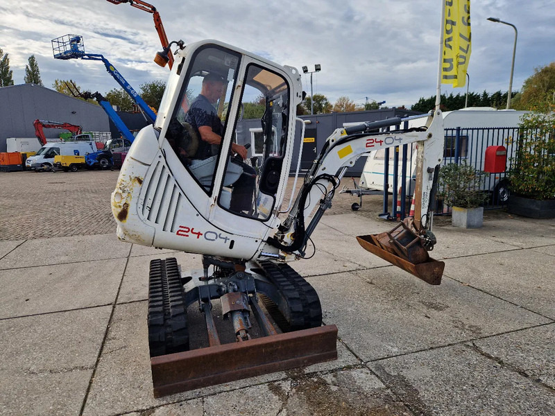 WACKER NEUSON 2404RD, kan op een berghelling draaien - Mini ekskavatorius: foto 1 WACKER NEUSON 2404RD, kan op een berghelling draaien - Mini ekskavatorius: foto 1