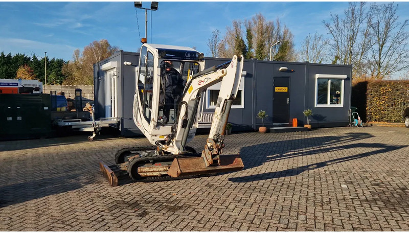WACKER NEUSON 2404RD kan op een helling draaien - Mini ekskavatorius: foto 1 WACKER NEUSON 2404RD kan op een helling draaien - Mini ekskavatorius: foto 1