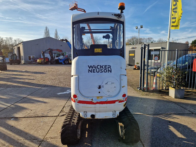WACKER NEUSON 2404RD kan op een helling draaien - Mini ekskavatorius: foto 4 WACKER NEUSON 2404RD kan op een helling draaien - Mini ekskavatorius: foto 4