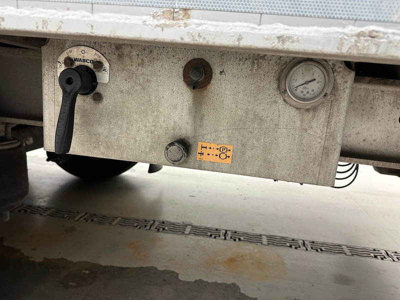 Su slankiojanciomis grindimis puspriekabė Benalu Walking Floor 92 cub: foto 14