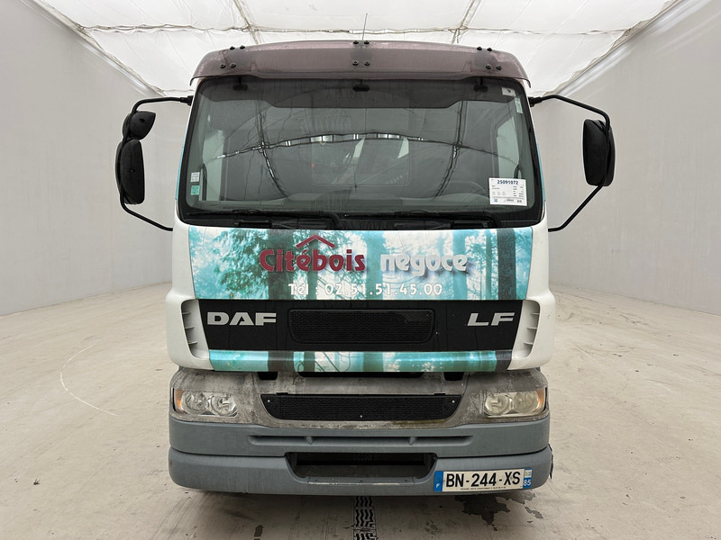 DAF LF55.210 - Platforminis/ Bortinis sunkvežimis, Sunkvežimis su kranu: foto 2 DAF LF55.210 - Platforminis/ Bortinis sunkvežimis, Sunkvežimis su kranu: foto 2