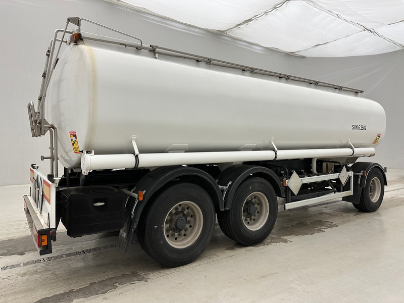 Magyar Alu tank 22000 L - Cisterninė priekaba: foto 3 Magyar Alu tank 22000 L - Cisterninė priekaba: foto 3