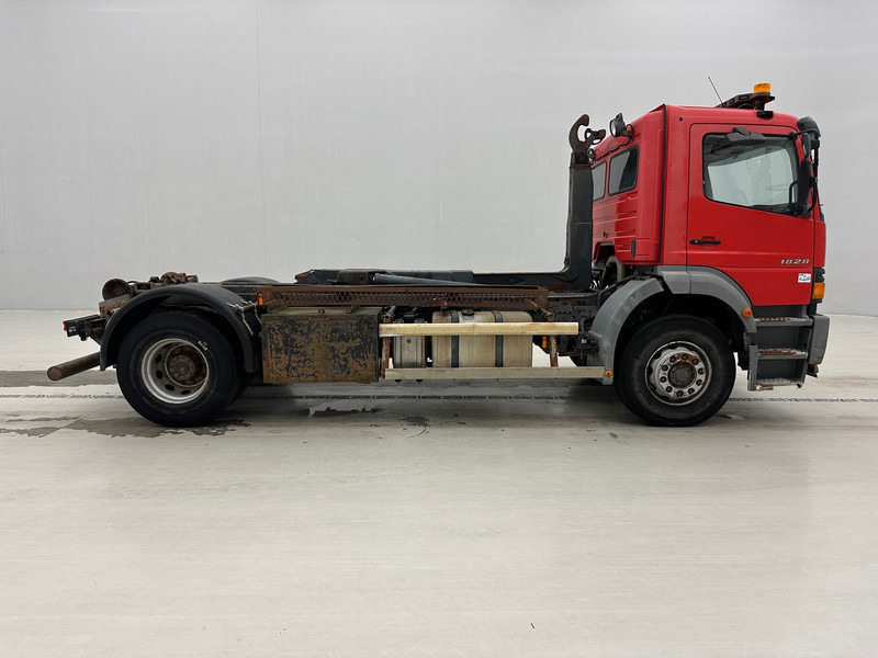 Mercedes-Benz Atego 1828 - Hook-lift sunkvežimis: foto 4 Mercedes-Benz Atego 1828 - Hook-lift sunkvežimis: foto 4