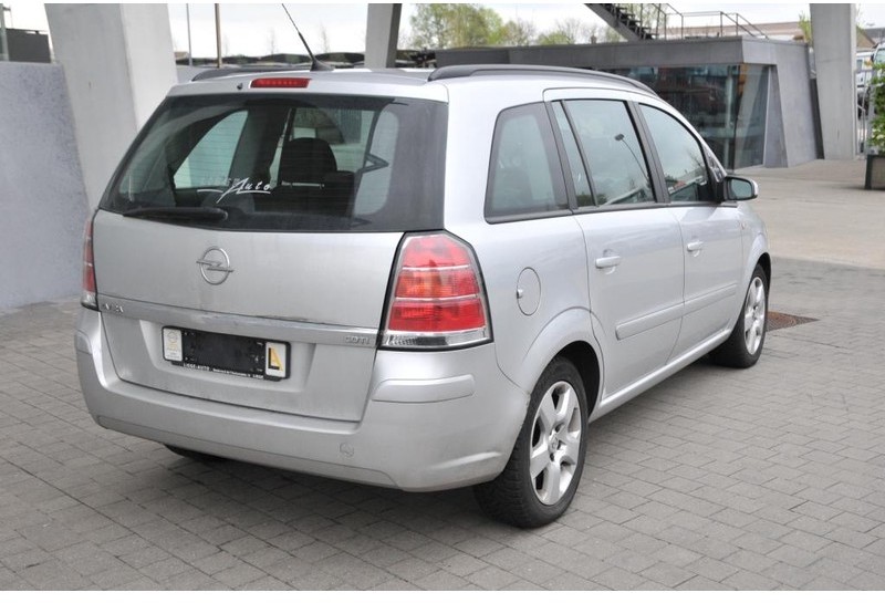 Opel Zafira - Lengvasis automobilis: foto 3 Opel Zafira - Lengvasis automobilis: foto 3