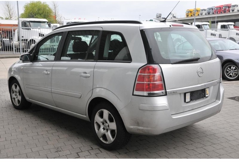 Opel Zafira - Lengvasis automobilis: foto 4 Opel Zafira - Lengvasis automobilis: foto 4