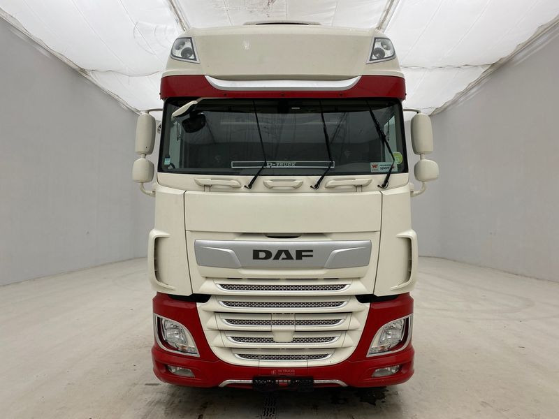 DAF XF105.530 Super Space Cab - Vilkikas: foto 2 DAF XF105.530 Super Space Cab - Vilkikas: foto 2