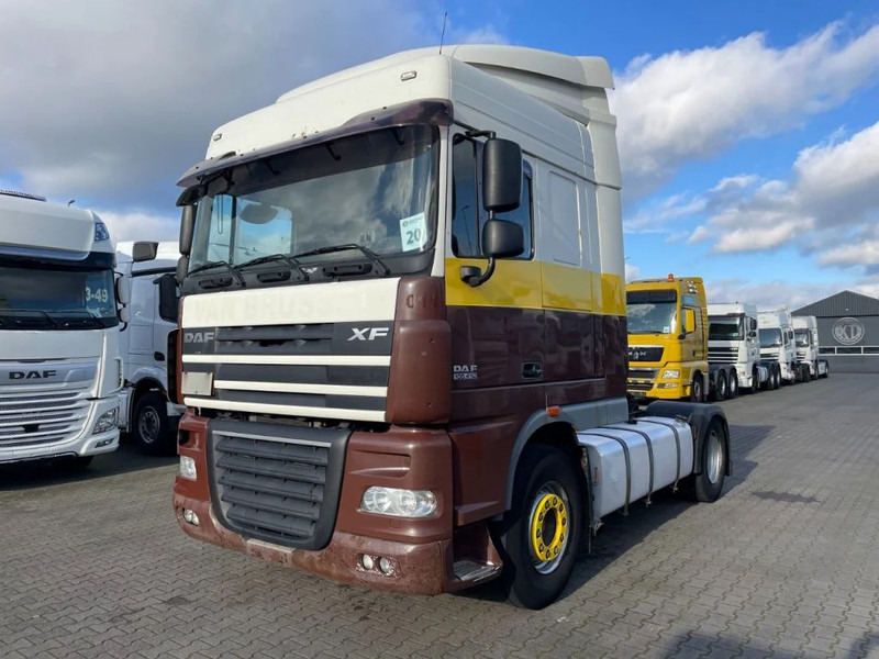 DAF XF 105.410 Spacecab Euro 5 - Vilkikas: foto 1 DAF XF 105.410 Spacecab Euro 5 - Vilkikas: foto 1