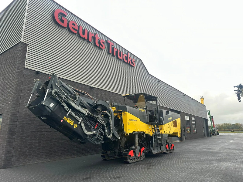 Bomag BM 2200/75 ASFALTFREES / ASPHALT MILLING MACHINE / COLD PLANER - Asfalto mašina: foto 2 Bomag BM 2200/75 ASFALTFREES / ASPHALT MILLING MACHINE / COLD PLANER - Asfalto mašina: foto 2