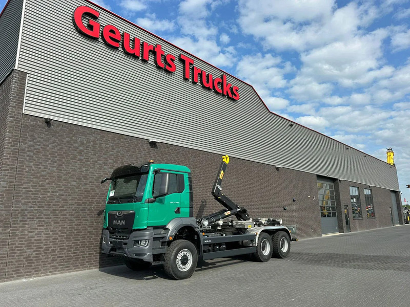MAN TGS 33.480 6X6 HYVA LIFT 26-55-S HAAKARM / ABROLLKIPPER/ HOOKLIFT (NIEUWE/ NEU/ NEW) - Hook-lift sunkvežimis: foto 2 MAN TGS 33.480 6X6 HYVA LIFT 26-55-S HAAKARM / ABROLLKIPPER/ HOOKLIFT (NIEUWE/ NEU/ NEW) - Hook-lift sunkvežimis: foto 2
