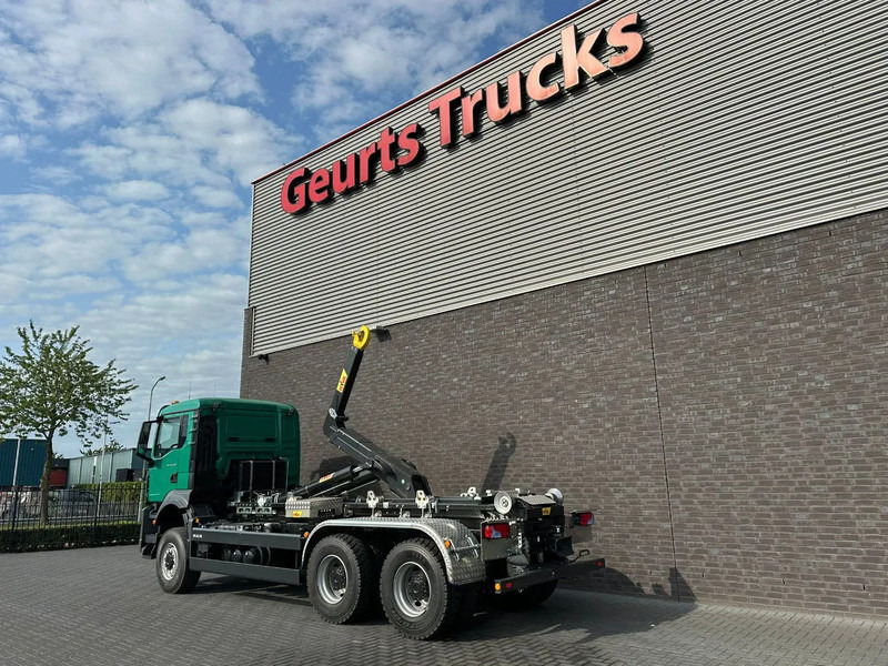 MAN TGS 33.480 6X6 HYVA LIFT 26-55-S HAAKARM / ABROLLKIPPER/ HOOKLIFT (NIEUWE/ NEU/ NEW) - Hook-lift sunkvežimis: foto 3 MAN TGS 33.480 6X6 HYVA LIFT 26-55-S HAAKARM / ABROLLKIPPER/ HOOKLIFT (NIEUWE/ NEU/ NEW) - Hook-lift sunkvežimis: foto 3