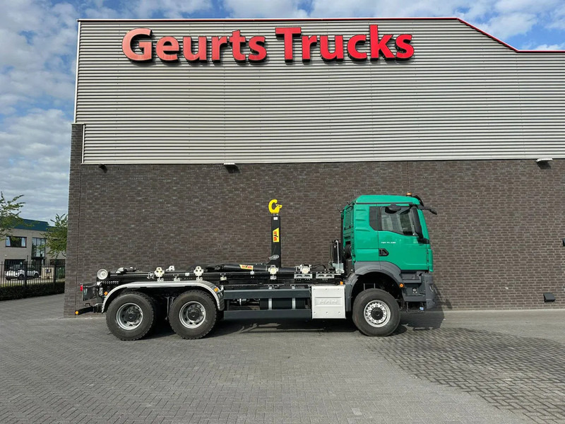MAN TGS 33.480 6X6 HYVA LIFT 26-55-S HAAKARM / ABROLLKIPPER/ HOOKLIFT (NIEUWE/ NEU/ NEW) - Hook-lift sunkvežimis: foto 4 MAN TGS 33.480 6X6 HYVA LIFT 26-55-S HAAKARM / ABROLLKIPPER/ HOOKLIFT (NIEUWE/ NEU/ NEW) - Hook-lift sunkvežimis: foto 4