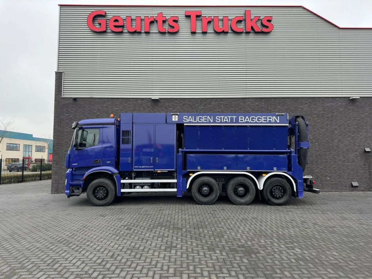 Mercedes-Benz Arocs 3251 8X4 RSP ESE 6 RD 8000 SAUGBAGGER/SUCT - Asenizatorius: foto 1 Mercedes-Benz Arocs 3251 8X4 RSP ESE 6 RD 8000 SAUGBAGGER/SUCT - Asenizatorius: foto 1