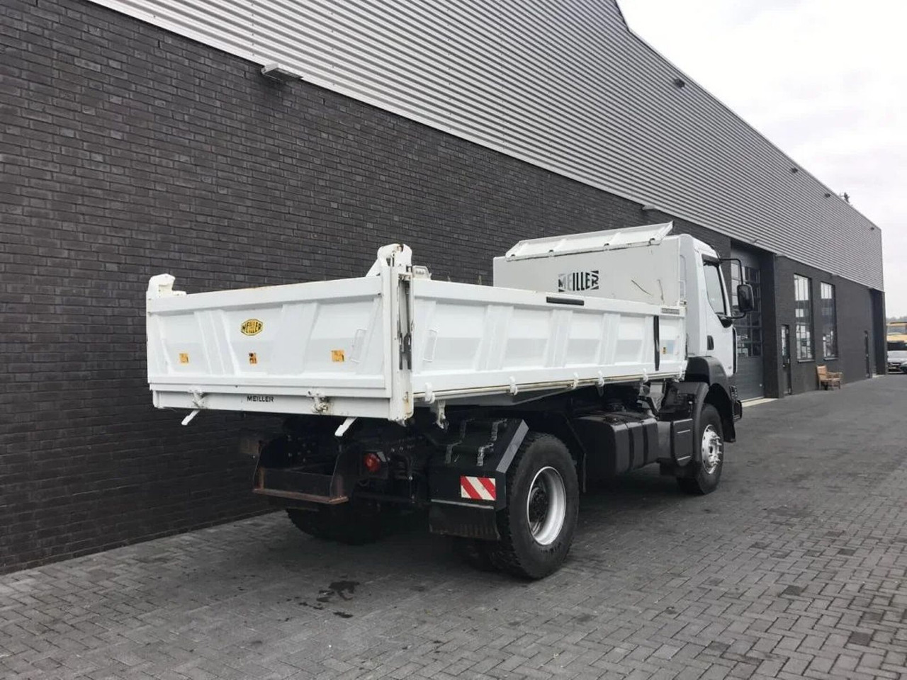 Renault Kerax 330 DXI 4X2 KIPPER/TIPPER ONLY 27.000 KM ! - Savivartis sunkvežimis: foto 5 Renault Kerax 330 DXI 4X2 KIPPER/TIPPER ONLY 27.000 KM ! - Savivartis sunkvežimis: foto 5