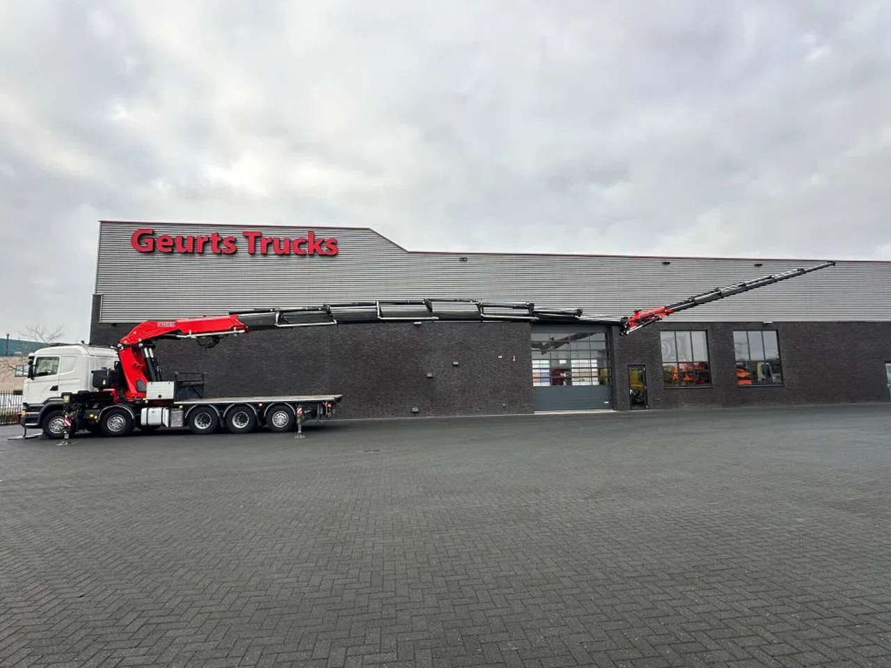 Scania R520 V8 10X4 TRIDEM + F1650RA.2.28 + JIB L816 KR - Sunkvežimis su kranu: foto 3 Scania R520 V8 10X4 TRIDEM + F1650RA.2.28 + JIB L816 KR - Sunkvežimis su kranu: foto 3
