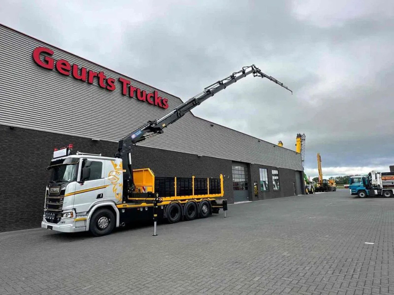Scania R530 V8 NGS 8X4 TRIDEM MET HYVA 2Z KIPPER + HMF - Savivartis sunkvežimis, Sunkvežimis su kranu: foto 3 Scania R530 V8 NGS 8X4 TRIDEM MET HYVA 2Z KIPPER + HMF - Savivartis sunkvežimis, Sunkvežimis su kranu: foto 3