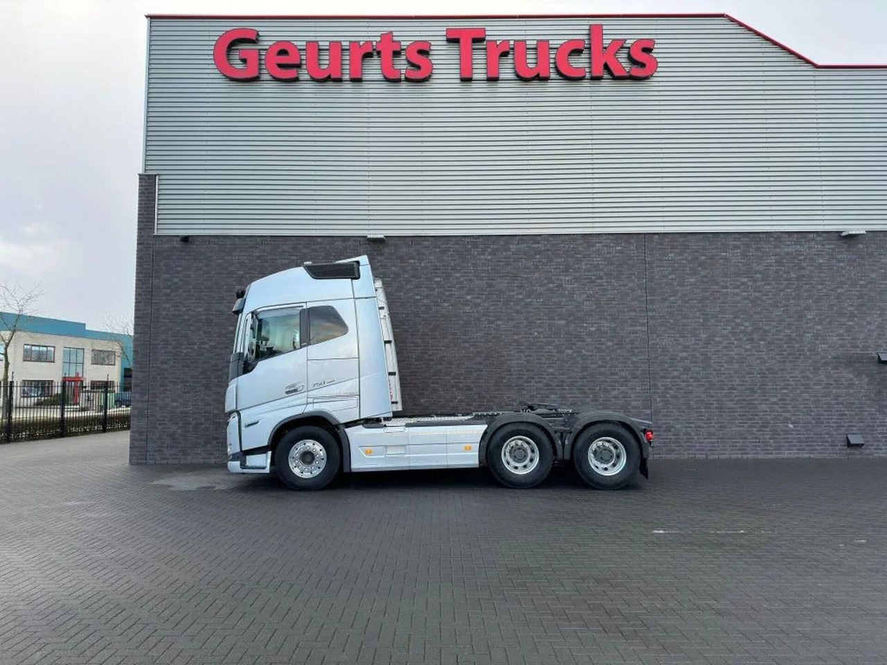 Volvo FH 16.750 6X4 TREKKER/TRACTOR/SZM EURO 6 HYDRAUL - Vilkikas: foto 1 Volvo FH 16.750 6X4 TREKKER/TRACTOR/SZM EURO 6 HYDRAUL - Vilkikas: foto 1