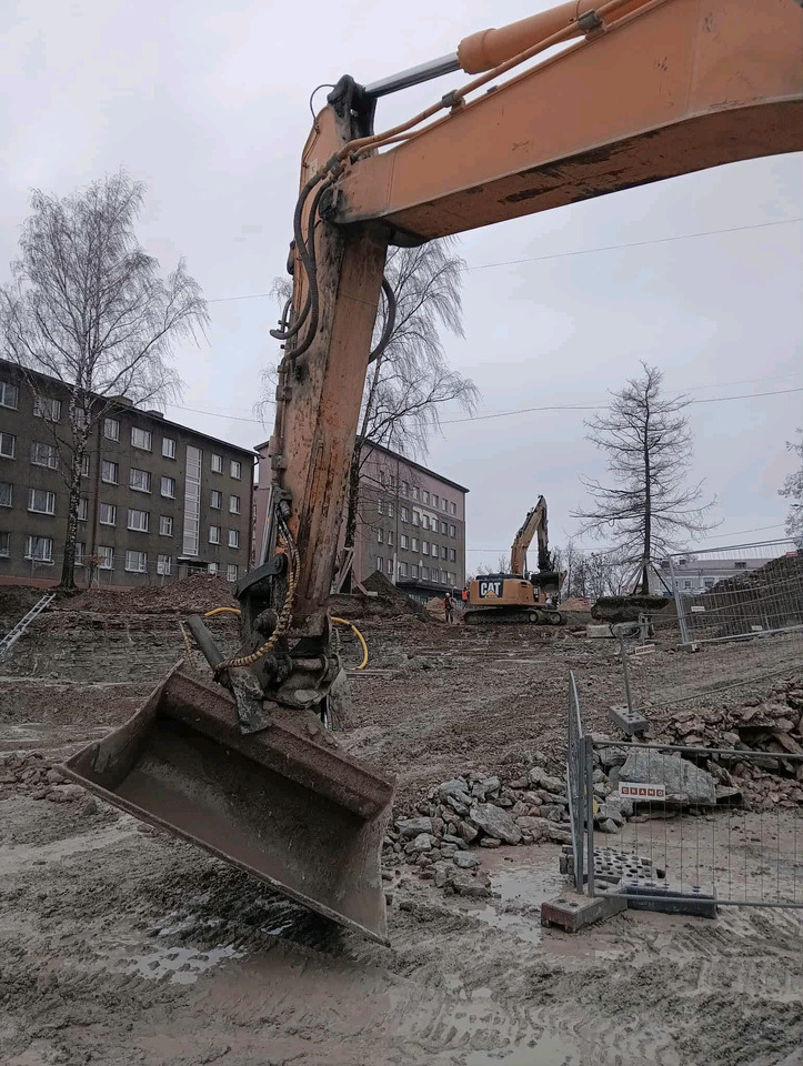 Hyundai R 300 - Vikšrinis ekskavatorius: foto 3 Hyundai R 300 - Vikšrinis ekskavatorius: foto 3