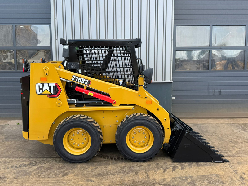 Caterpillar 216B3 - Krautuvas: foto 4 Caterpillar 216B3 - Krautuvas: foto 4