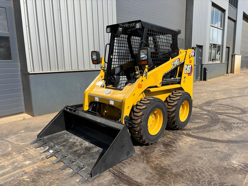 Caterpillar 216B3 - Krautuvas: foto 1 Caterpillar 216B3 - Krautuvas: foto 1