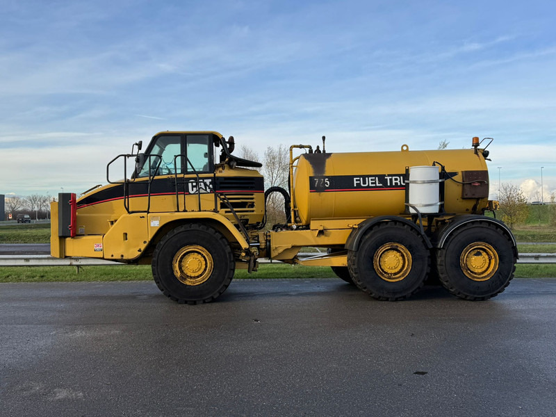 Caterpillar 725 Fuel truck - Autocisterna: foto 1 Caterpillar 725 Fuel truck - Autocisterna: foto 1