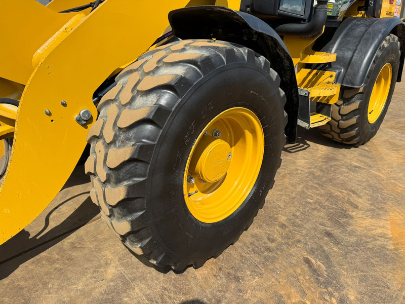 Ratinis krautuvas Caterpillar 908M: foto 15