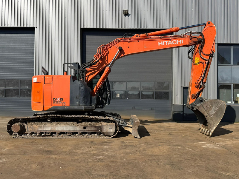 Vikšrinis ekskavatorius Hitachi ZX225USLC-5B: foto 1