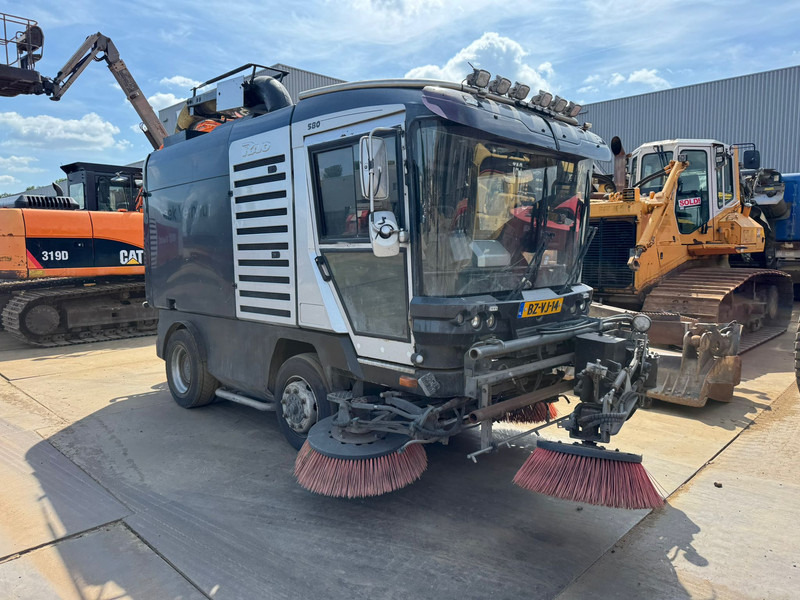Ravo Ravo 560 sweeper Ravo 560 sweeper - Gatvių šlavimo mašina: foto 2 Ravo Ravo 560 sweeper Ravo 560 sweeper - Gatvių šlavimo mašina: foto 2