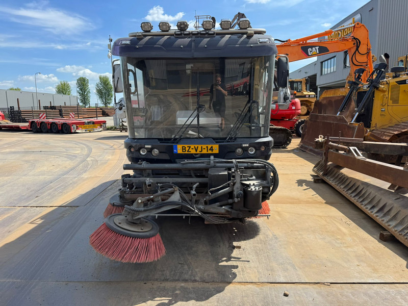 Ravo Ravo 560 sweeper Ravo 560 sweeper - Gatvių šlavimo mašina: foto 3 Ravo Ravo 560 sweeper Ravo 560 sweeper - Gatvių šlavimo mašina: foto 3