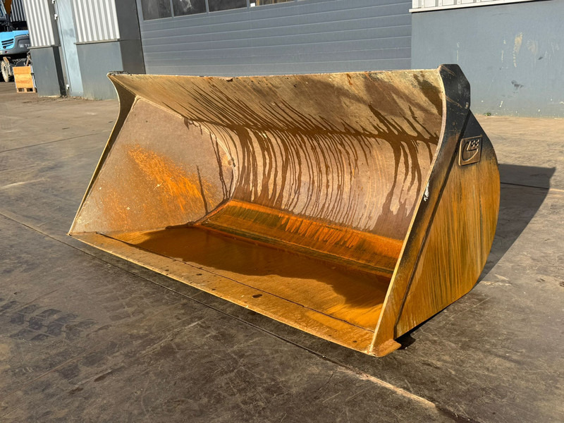 ZFE Side-Tilting bucket for CAT 908 SW - Kaušas: foto 1 ZFE Side-Tilting bucket for CAT 908 SW - Kaušas: foto 1