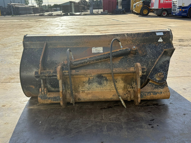 ZFE Side-Tilting bucket for CAT 908 SW - Kaušas: foto 4 ZFE Side-Tilting bucket for CAT 908 SW - Kaušas: foto 4