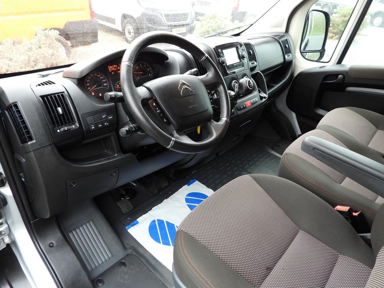 CITROEN JUMPER BOX DELIVERY VAN 7 SEATS CRUISE CONTROL LED LIGHTS AIR CONDITIONING 165HP - Krovininis mikroautobusas: foto 2 CITROEN JUMPER BOX DELIVERY VAN 7 SEATS CRUISE CONTROL LED LIGHTS AIR CONDITIONING 165HP - Krovininis mikroautobusas: foto 2