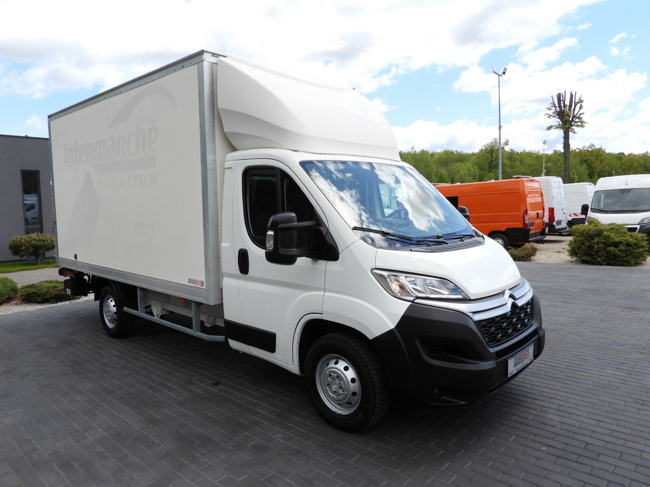 CITROEN JUMPER BOX LIFT 8 PALLETS CRUISE CONTROL NAVIGATION AIR CONDITIONING 165HP - Furgonas su krovinių dėže: foto 4 CITROEN JUMPER BOX LIFT 8 PALLETS CRUISE CONTROL NAVIGATION AIR CONDITIONING 165HP - Furgonas su krovinių dėže: foto 4
