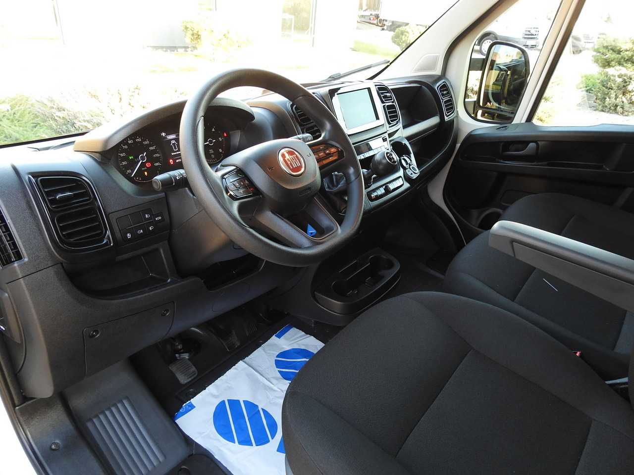FIAT DUCATO BOX LIFT 8 PALLETS CRUISE CONTROL AIR CONDITIONING 180HP - Furgonas su krovinių dėže: foto 2 FIAT DUCATO BOX LIFT 8 PALLETS CRUISE CONTROL AIR CONDITIONING 180HP - Furgonas su krovinių dėže: foto 2