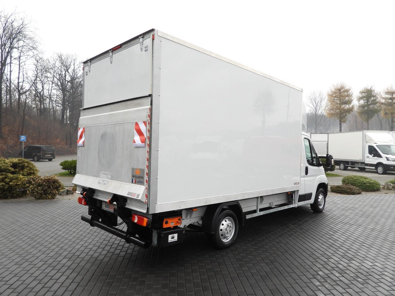 FIAT DUCATO BOX LIFT 8 PALLETS CRUISE CONTROL NAVIGATION LED LIGHTS AIR CONDITIONING 130HP - Furgonas su krovinių dėže: foto 3 FIAT DUCATO BOX LIFT 8 PALLETS CRUISE CONTROL NAVIGATION LED LIGHTS AIR CONDITIONING 130HP - Furgonas su krovinių dėže: foto 3